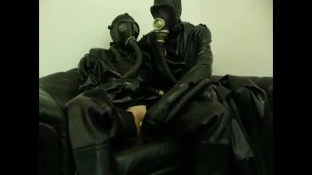 Bizarre Gasmask Pleasure - Clip 640 x 480 px
rubber leila and rubber nina have a lot of kinky fun in heavy rubber clothes, gasmasks and tubes...

bizarres gasmaskenvergngen

clip 640 x 480 px
gummileila und gumminina habe sehr geilen spass in heavy rubber outfits, gasmasken und schluche..